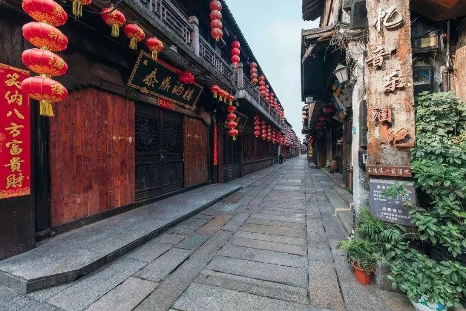 小球进黑洞